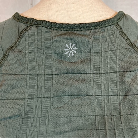 Athleta Olive Green Rushed Work Out Striped Short Sleeve Shirt Medium - Picture 4 of 9